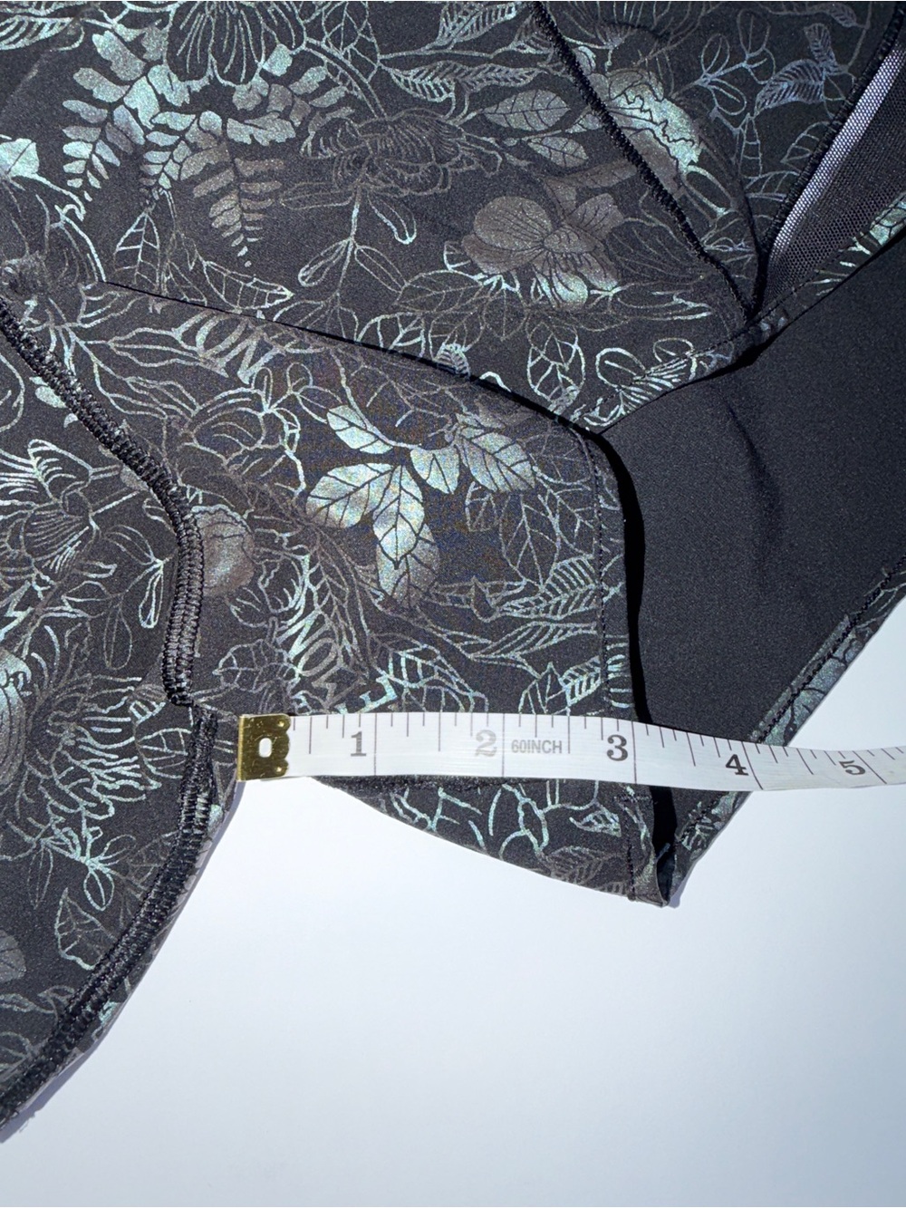 Lululemon Hotty Hot Black Metallic Athletic Shorts Size 6 - Picture 4 of 4